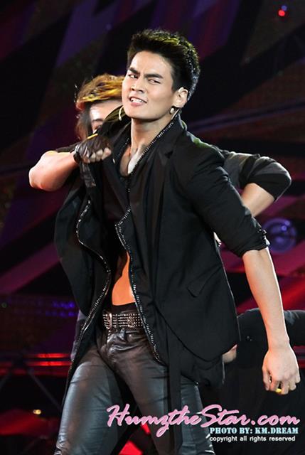 ฮั่น The Star กับกางเกงฟิตเปี๊ยะ