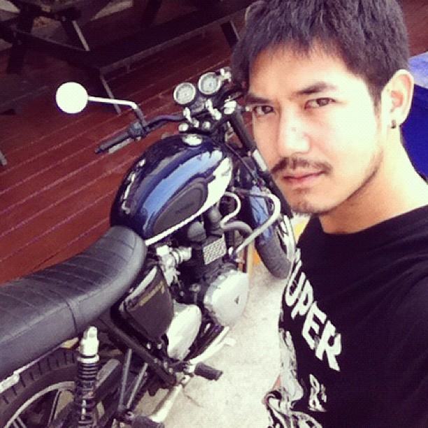 หนวดเคลางามๆ ของเวียร์ ศุกลวัฒน์