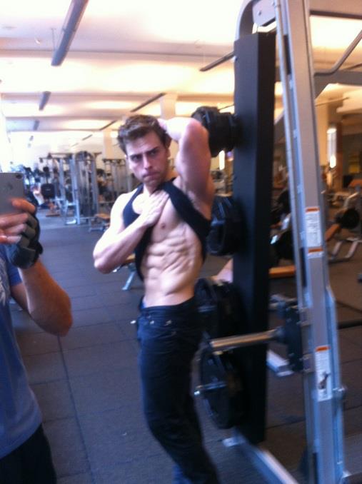 Colt Prattes ผู้ชายในมิวสิควิดีโอเพลง Try ของ P!nk