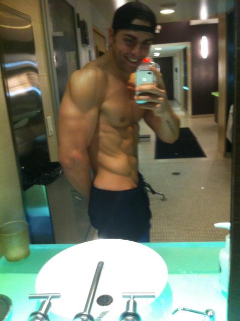 Colt Prattes ผู้ชายในมิวสิควิดีโอเพลง Try ของ P!nk