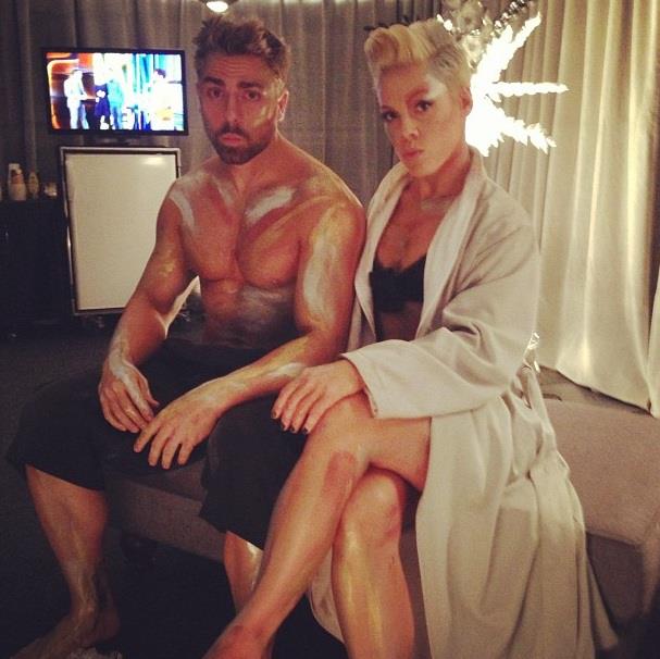 Colt Prattes ผู้ชายในมิวสิควิดีโอเพลง Try ของ P!nk