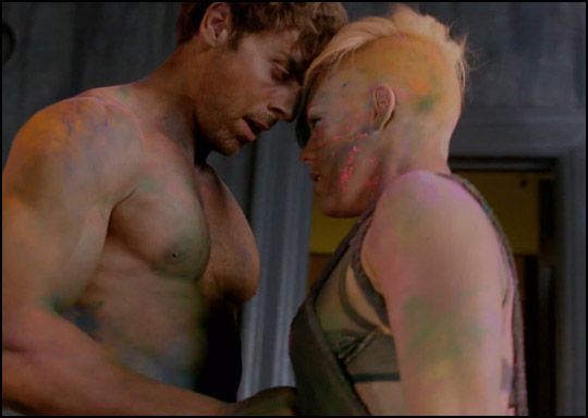 Colt Prattes ผู้ชายในมิวสิควิดีโอเพลง Try ของ P!nk