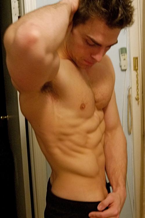 Colt Prattes ผู้ชายในมิวสิควิดีโอเพลง Try ของ P!nk