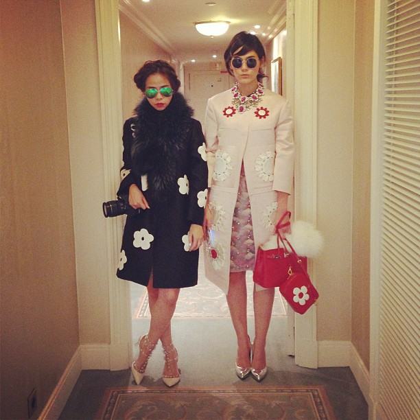 "" ชมพู่ "" ดาราหญิงไทย คนแรกและคนเดียวที่ถูกเชิญไปงานเปิดตัว collection ใหม่ของแบรนด์หรูละดับโลก MIU MIU - Prada