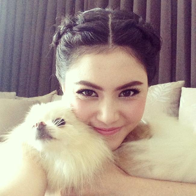 ใครเป็นใคร สวยหล่อ