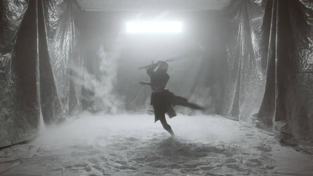 ฝุ่นตลบ คละคลุ้ง Rolling in the deep MVทีสื่อความหมายได้ดีเยี่ยม ลึกถึงอารมณ์