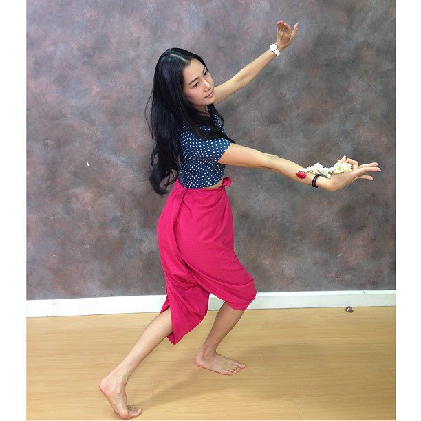 เบื้องหลังอีสา .."รจนาเสี่ยงพวงมาลัย" เวอร์ชั่น "นุ่น วรนุช"