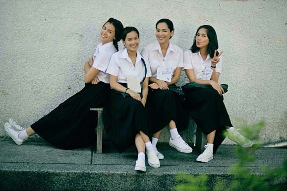 เบนซ์-วิกกี้-จอย ย้อนวัยสวมชุดนักศึกษา ในก๊วนคานทองกับแก๊งพ่อปลาไหล