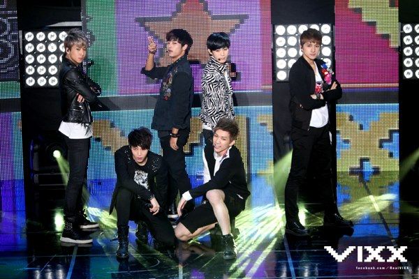 VIXX....นั่งเฝ้ารอวันที่เธอจะมาหาฉ้านนนนน..
