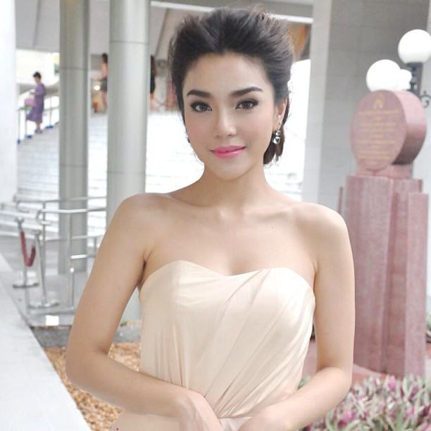 มะปราง กัญญ์ณรัณ ประวัติดาราสาวเจ้าของบท หญิงนิ่ม ดาวเกี้ยวเดือน