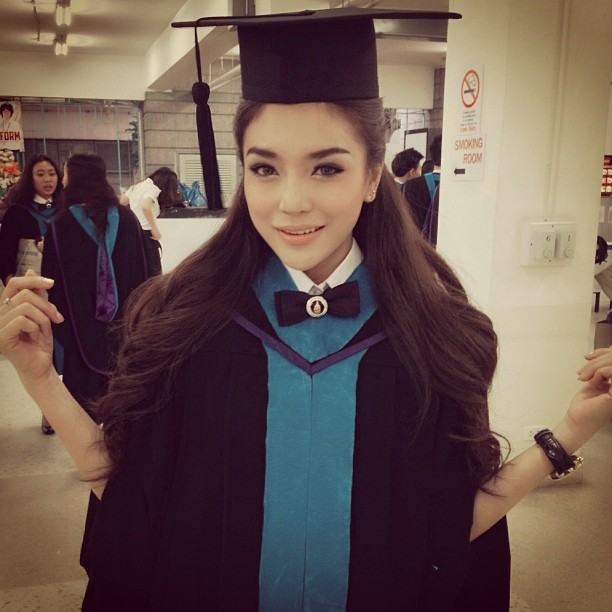 มะปราง กัญญ์ณรัณ ประวัติดาราสาวเจ้าของบท หญิงนิ่ม ดาวเกี้ยวเดือน