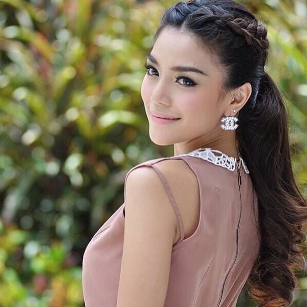 มะปราง กัญญ์ณรัณ ประวัติดาราสาวเจ้าของบท หญิงนิ่ม ดาวเกี้ยวเดือน