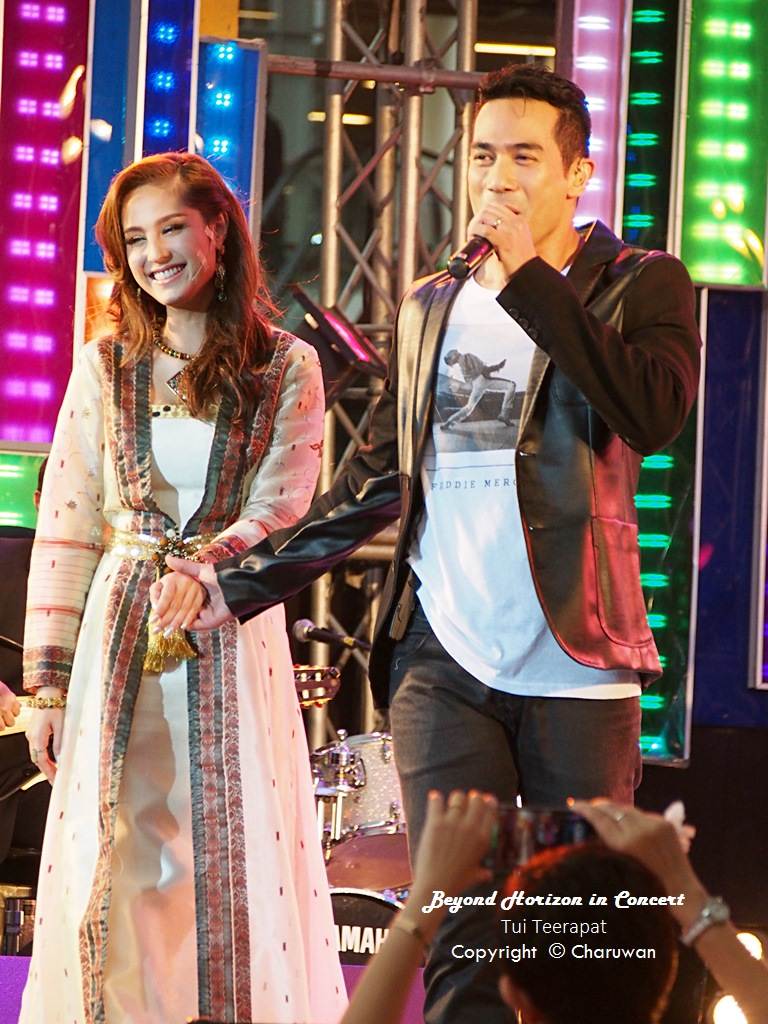 ตุ้ย-ขวัญ (ชารีฟ - มิเชลล์) @ 7สีคอนเสิร์ต งานนี้ขวัญเขินจริงไรจริงกับสายตาพิฆาตของตุ้ย