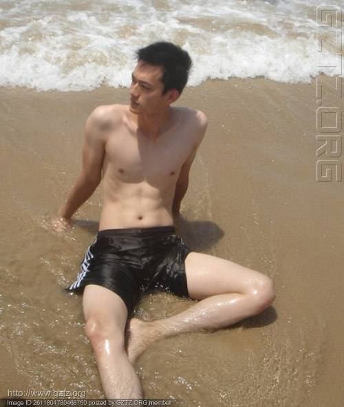 หนุ่มตี๋เที่ยวทะเล