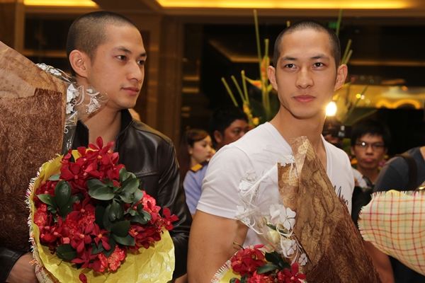 Koolcheng and Yen Trang with Triplets Luu Brothers
