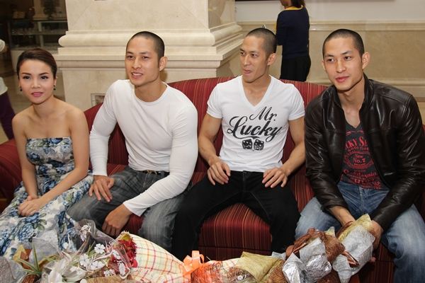 Koolcheng and Yen Trang with Triplets Luu Brothers