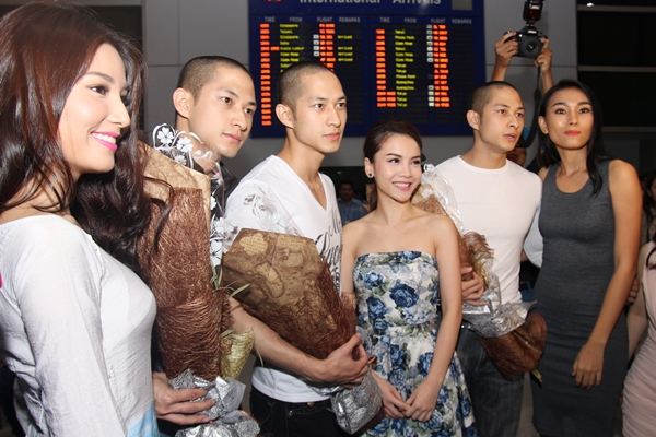 Koolcheng and Yen Trang with Triplets Luu Brothers