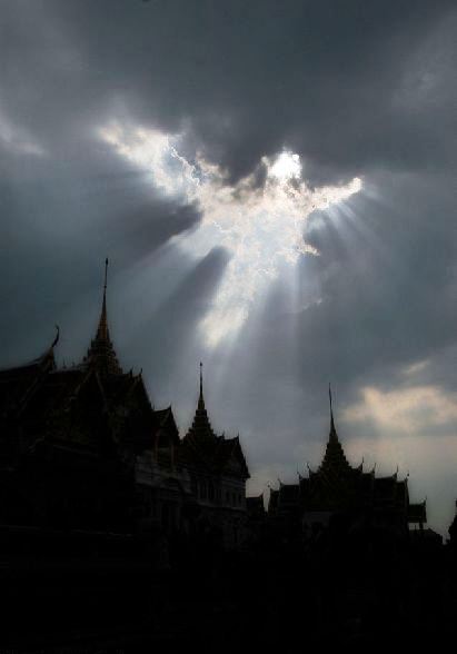 'เดอะซัน'รายงานภาพถ่าย'เมฆ' คล้าย 'เทพ'