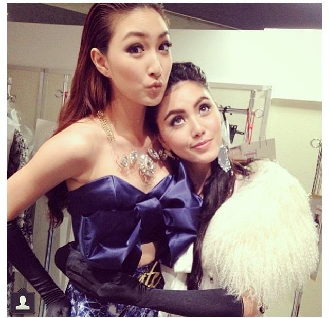 มาดู แพนเค้ก และ ดาวิกา  โพสต์ ท่า กับ พวกนางแบบโลก กันค่ะ tokyo runway
