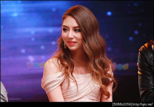 มิว ลักษณ์นารา ในลุคส์สวยหวาน