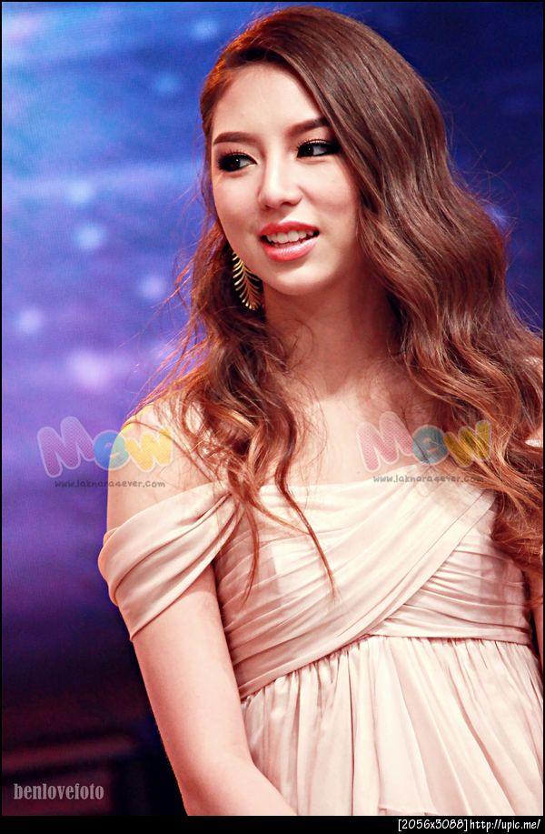 มิว ลักษณ์นารา ในลุคส์สวยหวาน