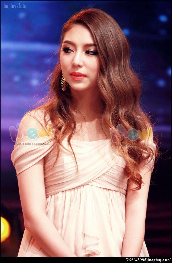 มิว ลักษณ์นารา ในลุคส์สวยหวาน