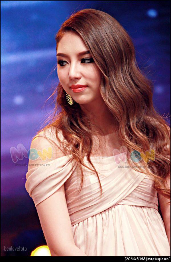 มิว ลักษณ์นารา ในลุคส์สวยหวาน