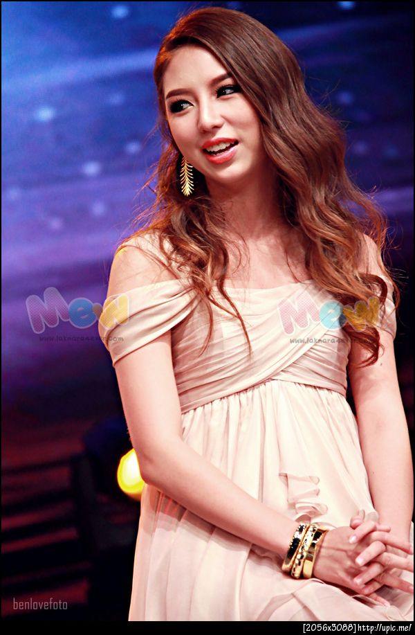 มิว ลักษณ์นารา ในลุคส์สวยหวาน