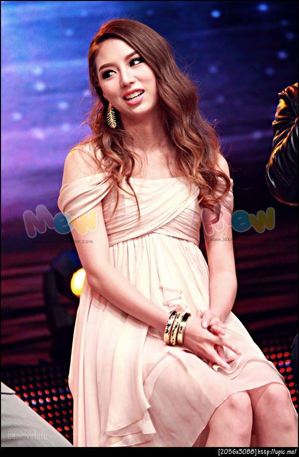 มิว ลักษณ์นารา ในลุคส์สวยหวาน