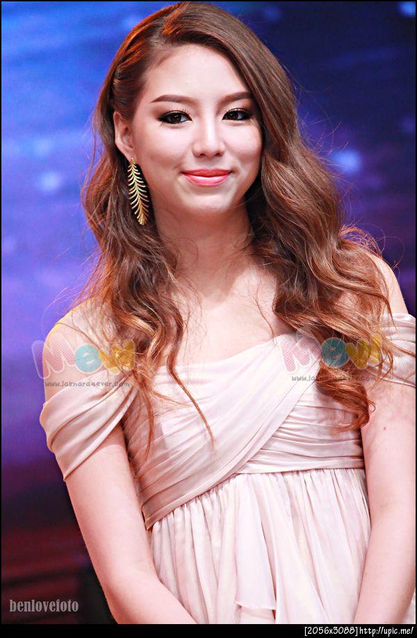 มิว ลักษณ์นารา ในลุคส์สวยหวาน