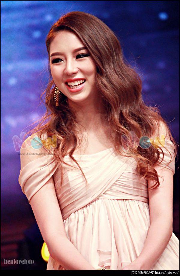 มิว ลักษณ์นารา ในลุคส์สวยหวาน