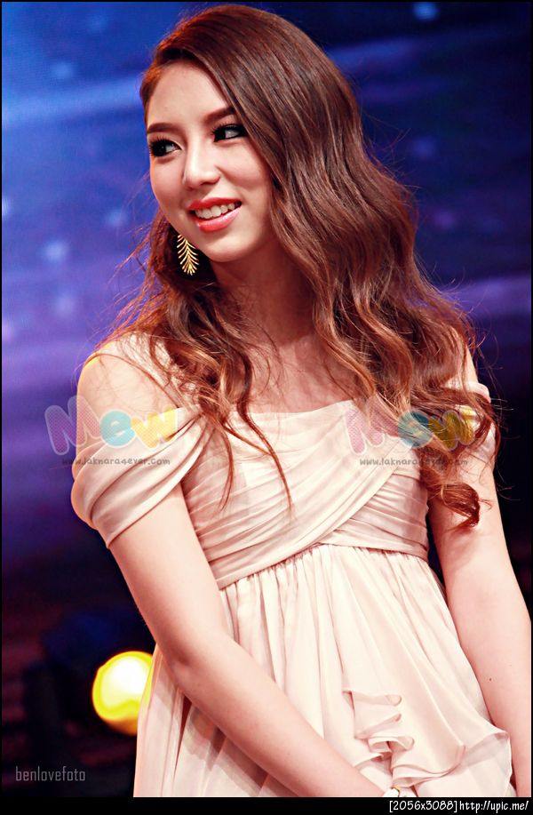 มิว ลักษณ์นารา ในลุคส์สวยหวาน