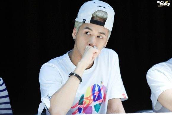 RAVI....VIXX ....แร็พเตอร์แห่งวง...น่าร็อคมากกกกก