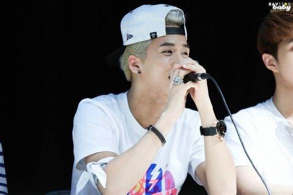 RAVI....VIXX ....แร็พเตอร์แห่งวง...น่าร็อคมากกกกก