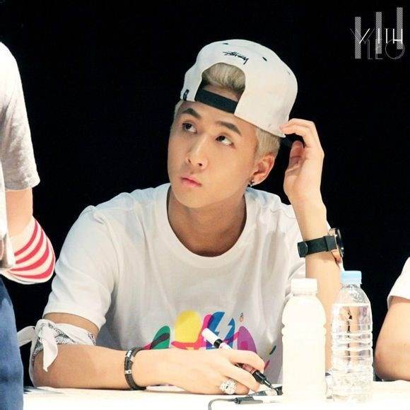 RAVI....VIXX ....แร็พเตอร์แห่งวง...น่าร็อคมากกกกก
