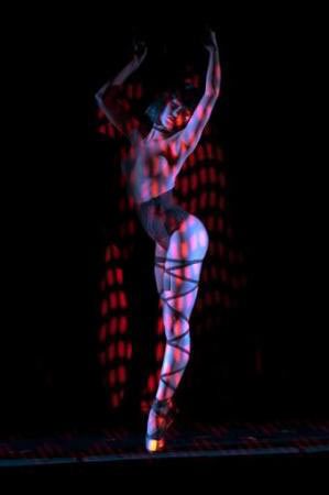 โชว์สุดร้อนของทหารม้าคะนองจาก Le Crazy Horse ในฮ่องกง