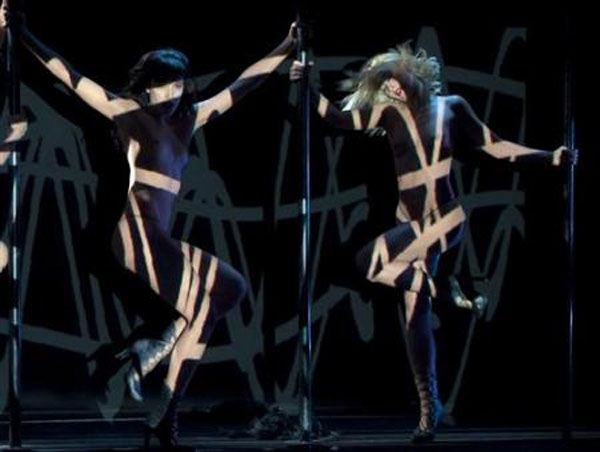 โชว์สุดร้อนของทหารม้าคะนองจาก Le Crazy Horse ในฮ่องกง