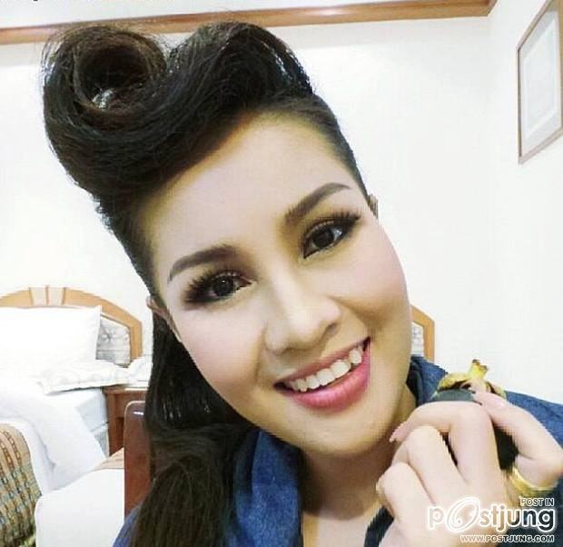 ''หญิงลี''อวดอึ๋ม ขาสวย ผิวขาวเนียน