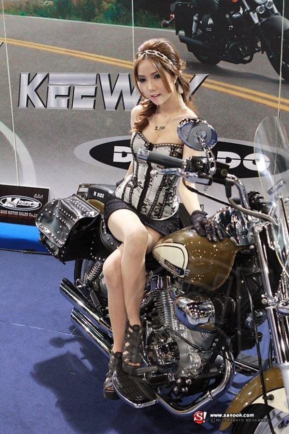 รวมภาพรถเท่ๆ กับ พริตตี้สวยๆ