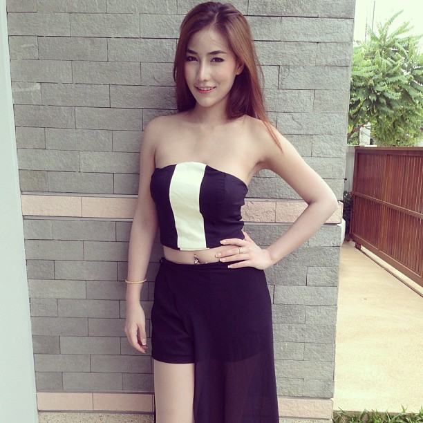 ชีสเค้ก พริตตี้ชื่อดังจาก Social Cam