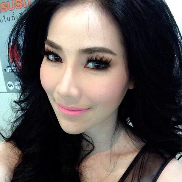 ชีสเค้ก พริตตี้ชื่อดังจาก Social Cam