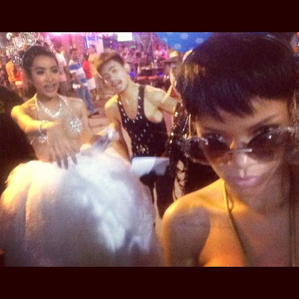 นักร้องสาวระดับโลก >>>>> 'ริฮานนา >>>> 'Rihanna มาประเทศไทย ด้วยเครื่องบินส่วนตัว เที่ยวที่ป่าตอง.ภูเก็ตเป็นที่แรก