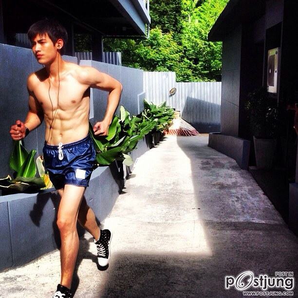 ป๊อป พิชฌพัฒน์(ต่อ แรงเงา)6แพคเริ่ดมาก จะเป็นเกย์มั้ยเนี่ย?