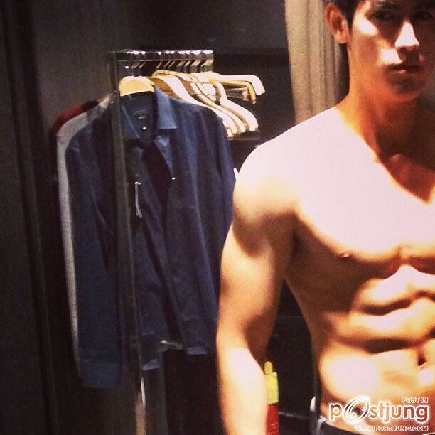 ป๊อป พิชฌพัฒน์(ต่อ แรงเงา)6แพคเริ่ดมาก จะเป็นเกย์มั้ยเนี่ย?