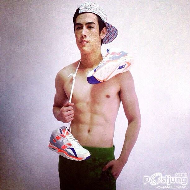 ป๊อป พิชฌพัฒน์(ต่อ แรงเงา)6แพคเริ่ดมาก จะเป็นเกย์มั้ยเนี่ย?