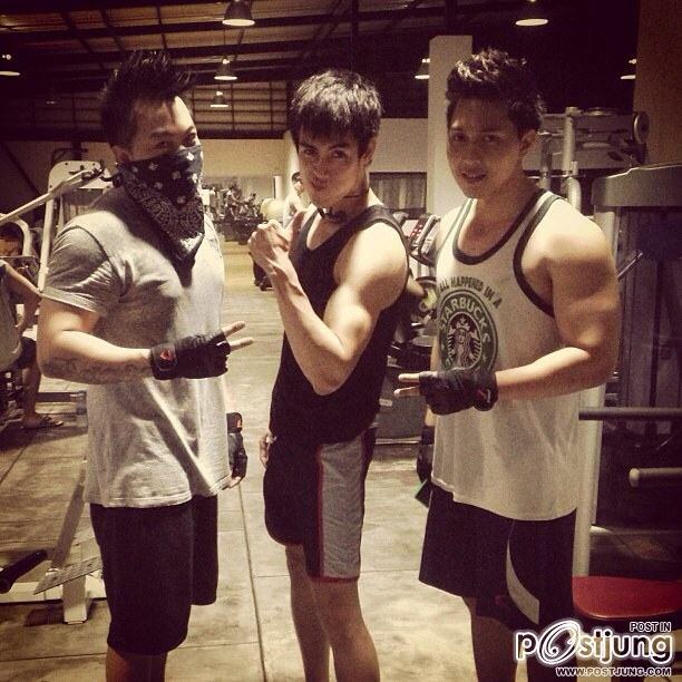 ป๊อป พิชฌพัฒน์(ต่อ แรงเงา)6แพคเริ่ดมาก จะเป็นเกย์มั้ยเนี่ย?