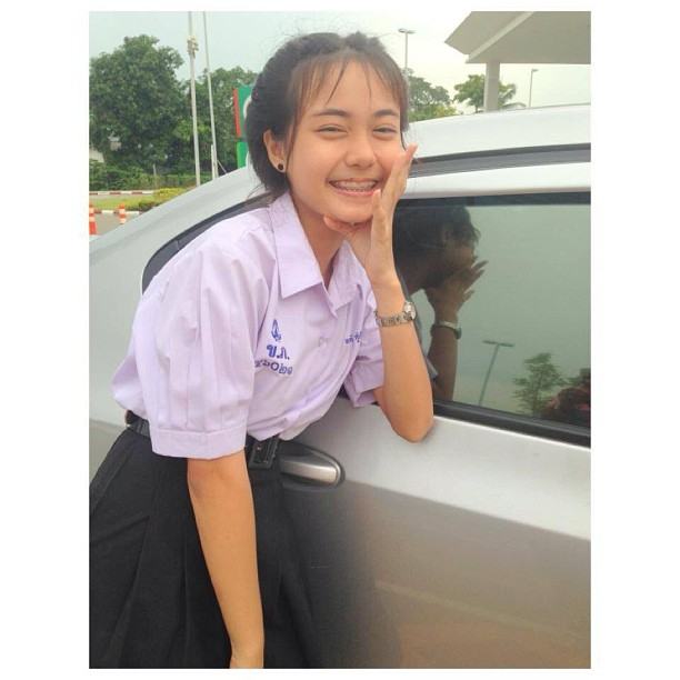 น้องเอื้อย สาวน้อยที่มียอดผู้ติดตาม facebook เหยียบเเสน!