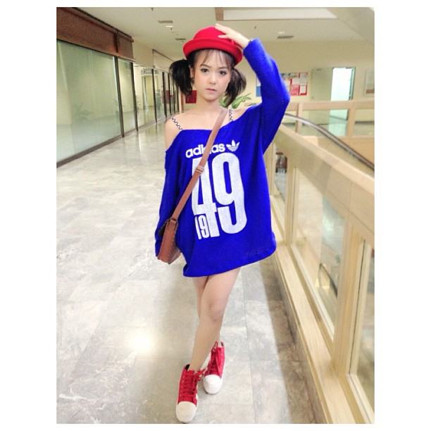 น้องเอื้อย สาวน้อยที่มียอดผู้ติดตาม facebook เหยียบเเสน!