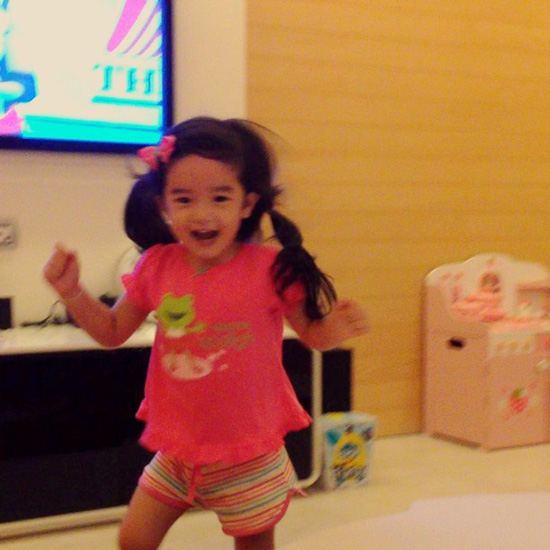 น้องณดา ลูกกบ สุวนันท์ อัพเดทความน่ารัก ปล่อยผมแล้วง้ามงาม