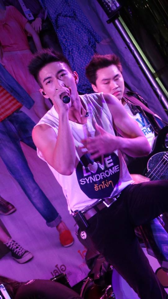 โตโน่ หล่อกระชากใจในงานเปิดตัว รักโง่